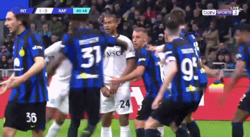 国米遭扳平！那不勒斯角球机会，小胡安头球破门