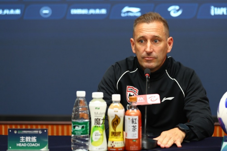 主帅奥斯卡：前30分钟球员过于紧张，换人后球员表现更加成熟