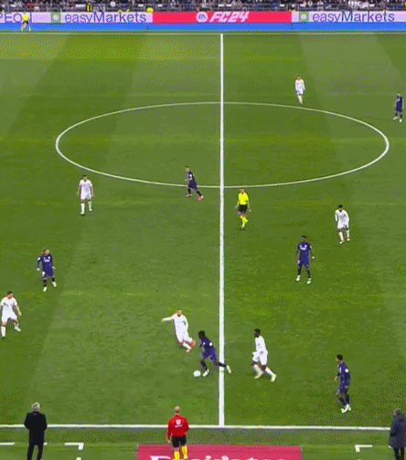 ‍看花眼了！卡马文加绣花脚1v3连拨带过