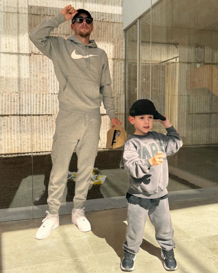 82妻子晒全家日常，小小82：我是谁？我在哪？哥哥你看他们