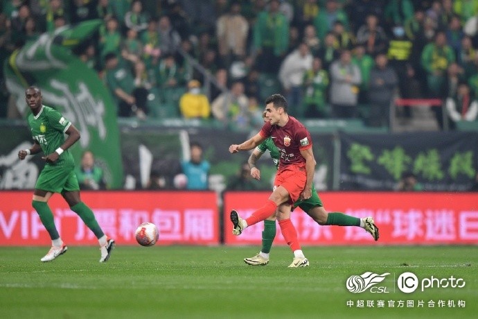 武磊梅开二度，上海海港客场2-2战平北京国安