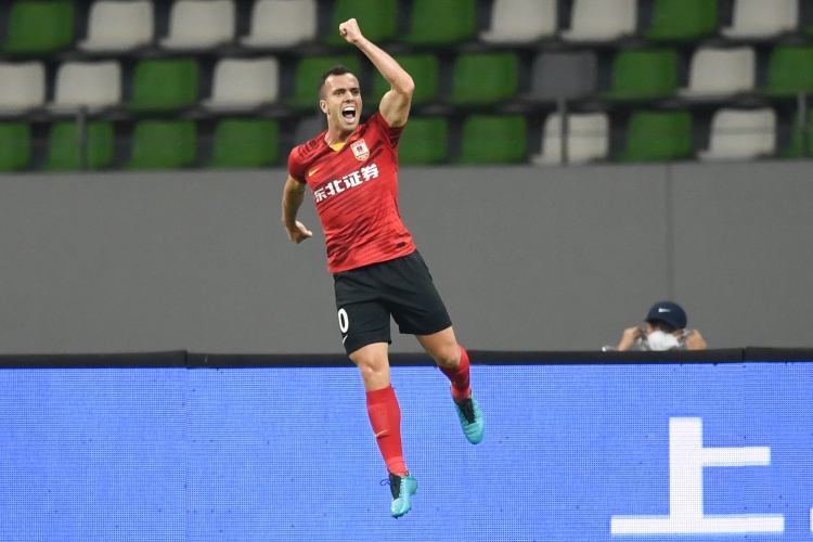 核心遭禁赛+下轮战第一！亚泰下一场将战申花，塞尔吉尼奥被禁赛