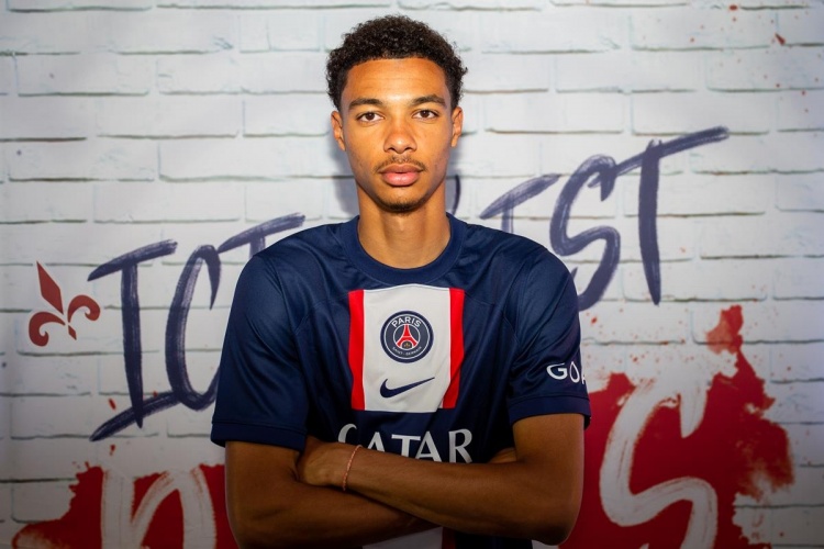 斯基拉：罗马正在密切关注21岁巴黎外租前锋埃基蒂克